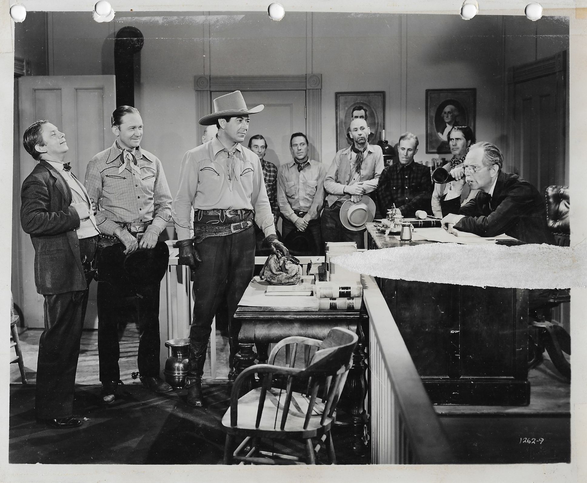 Lynton Brent, Johnny Mack Brown, Earle Hodgins, Fuzzy Knight, Dennis Moore, Tex Ritter, and Hank Worden in Tenting Tonight on the Old Camp Ground (1943)