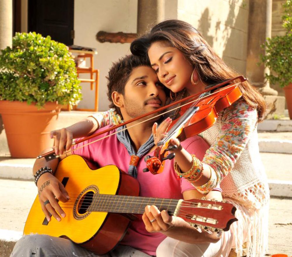 Allu Arjun and Amala Paul in Iddarammayilatho (2013)