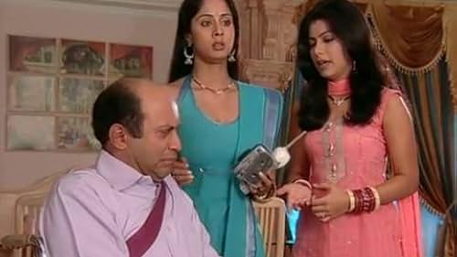 Yatin Karyekar, Sweta Keswani, and Sangeeta Ghosh in Des Mein Niklla Hoga Chand (2001)