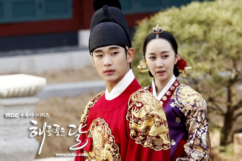 Kim Soo-hyun and Kim Min-seo in The Moon Embracing the Sun (2012)