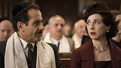 Tony Shalhoub and Marin Hinkle in The Marvelous Mrs. Maisel (2017)