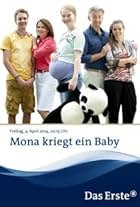 Barbara Auer, Dominic Raacke, Stephanie Amarell, Johannes Gäde, and Hannah Valentin in Mona kriegt ein Baby (2014)