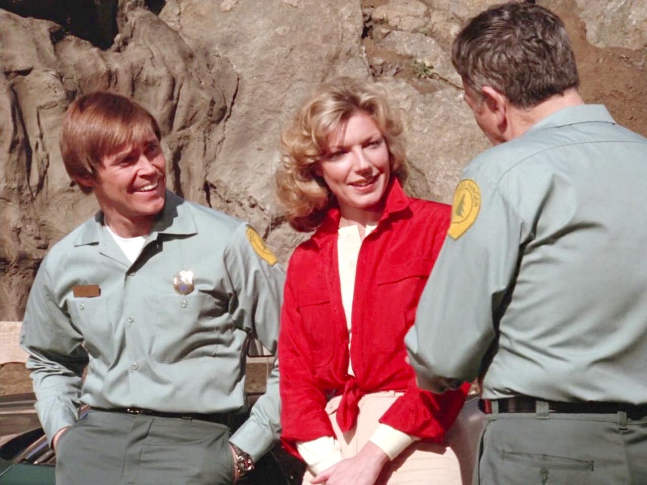 Lonny Chapman, Dennis Cole, and Susan Sullivan in Cave in! (1983)