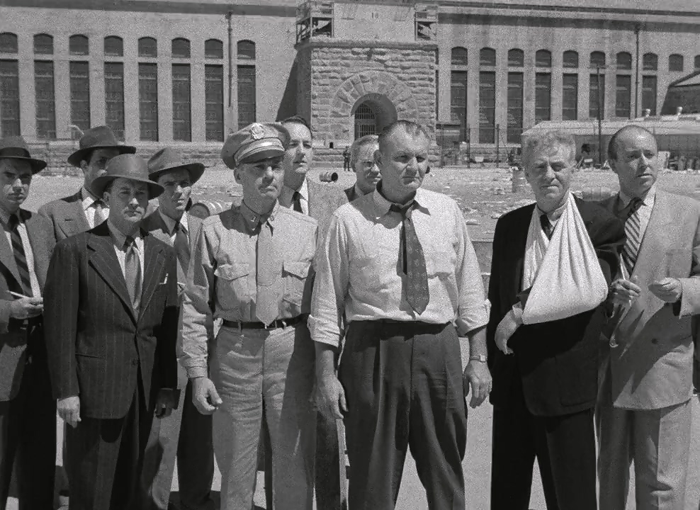 Frank Faylen, Jonathan Hole, Emile Meyer, William Schallert, and Carleton Young in Riot in Cell Block 11 (1954)