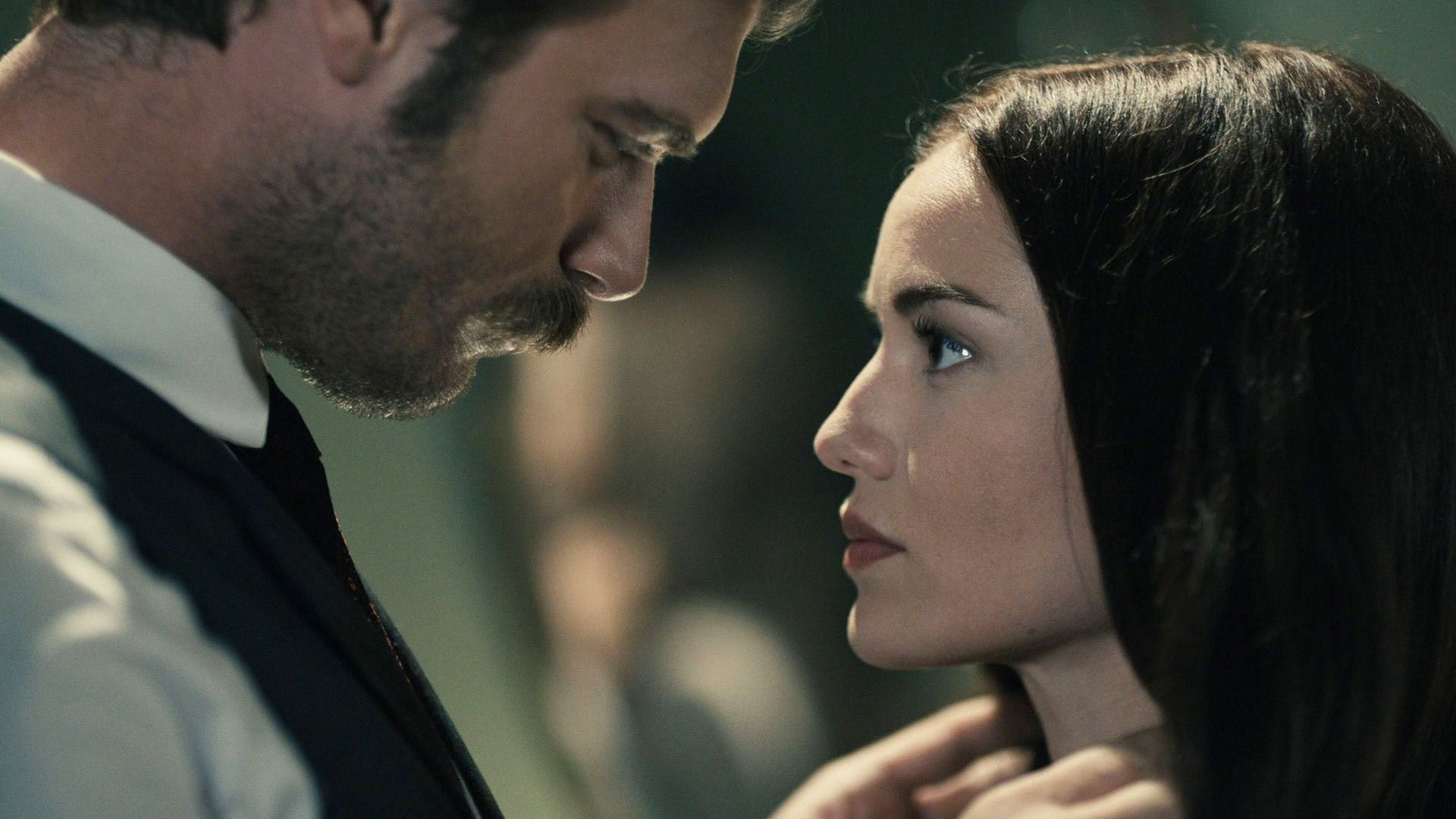 Kivanç Tatlitug and Seda Güven in Kurt Seyit & Sura (2014)