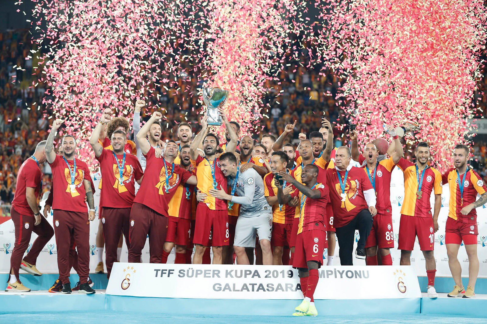 Galatasaray S.K., Ryan Henk Donk, Martin Linnes, Christian Luyindama, Mariano Ferreira Filho, Marcão, Omer Bayram, Jean Michael Seri, Necati Ates, Mustafa Cengiz, Fatih Terim, Ryan Babel, Yuto Nagatomo, Umit Davala, Fernando Muslera, Sofiane Feghouli, Selcuk Inan, Jimmy Durmaz, Ahmet Çalik, and Younès Belhanda