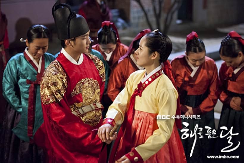 Han Ga-in and Kim Soo-hyun in The Moon Embracing the Sun (2012)