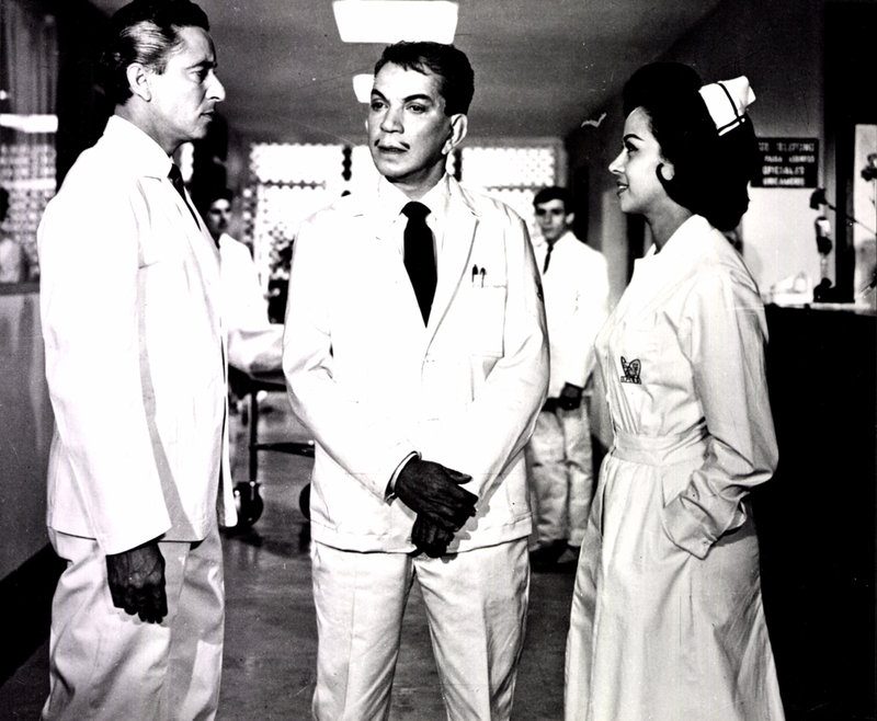 Cantinflas, Marta Romero, and Miguel Ángel Álvarez in El señor doctor (1965)