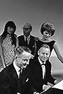 Bent Fabricius-Bjerre, Maud Berthelsen, Max Leth, Mogens Lind, and Lise Ringheim in Mogens Lind har gæster (1965)