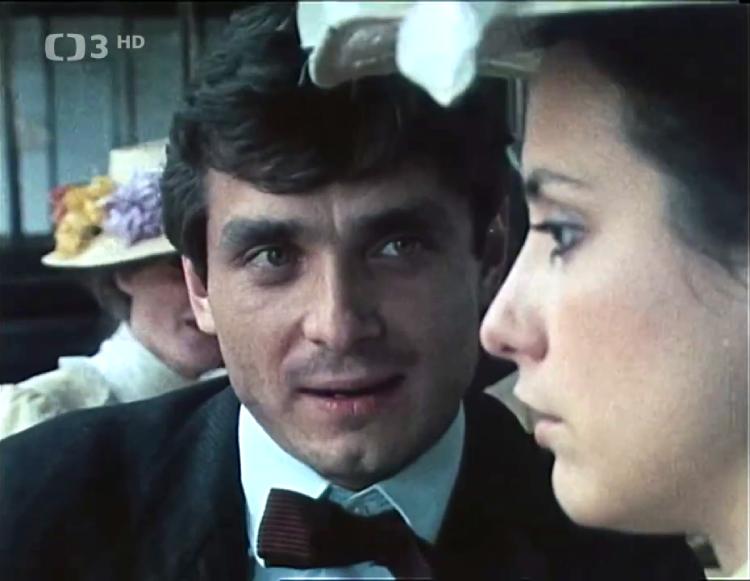 Veronika Freimanová and Oldrich Kaiser in Muj obchod se psy (1986)