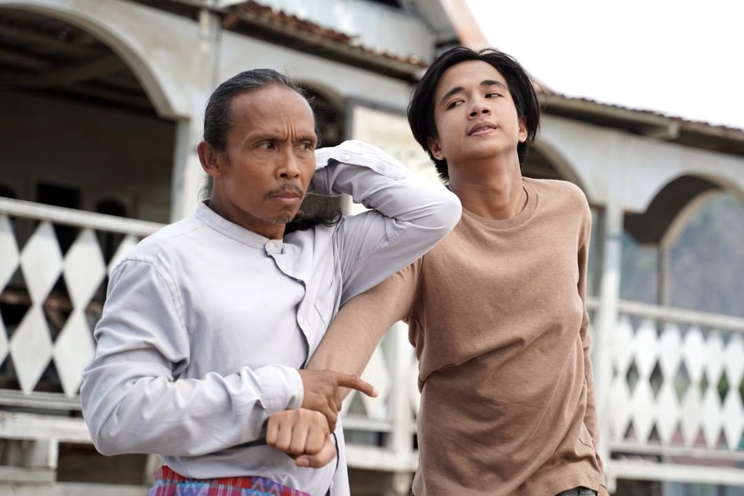 Panji Zoni and Yayan Ruhian in Tarung Sarung (2020)