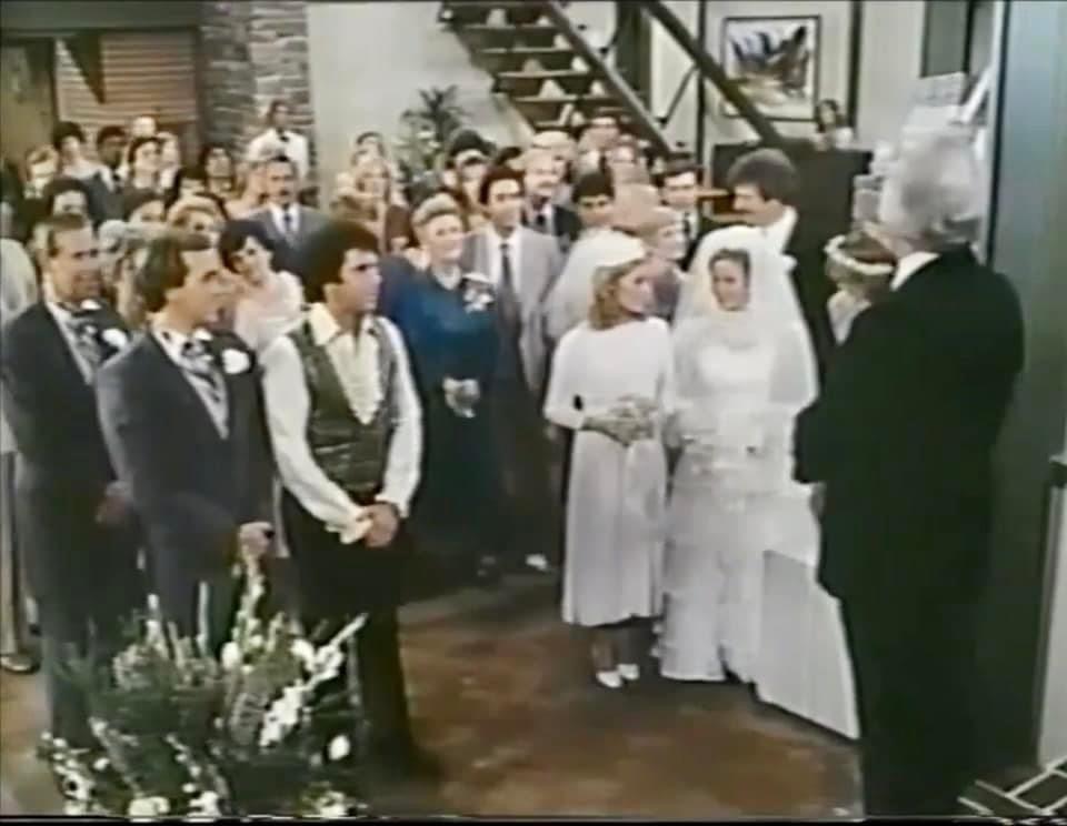 Eve Plumb, Florence Henderson, Susan Olsen, Robert Reed, Ann B. Davis, Jean Byron, Carol Arthur, Bill Erwin, James Gallery, Jerry Houser, Christopher Knight, Ron Kuhlman, Mike Lookinland, Ryan MacDonald, Maureen McCormick, and Barry Williams in The Brady Girls Get Married (1981)