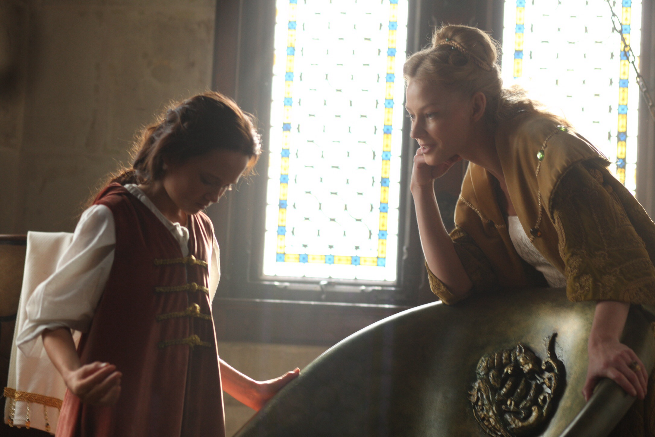 Svetlana Khodchenkova and Isabelle Allen in Lady of Csejte (2015)