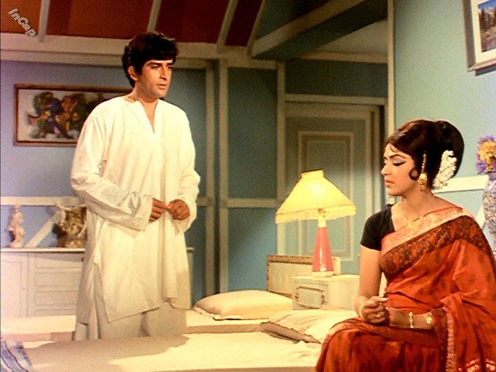 Shashi Kapoor and Hema Malini in Abhinetri (1970)