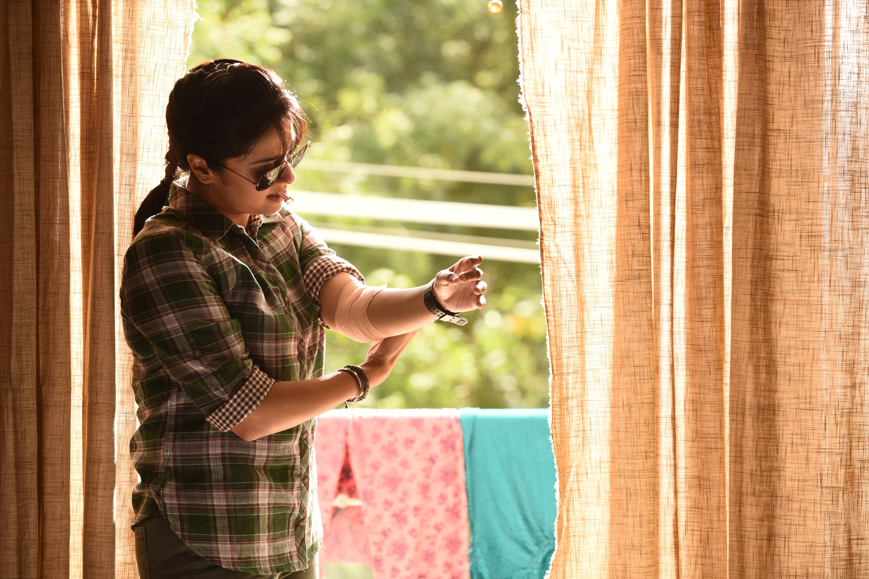 Jyotika in Magalir Mattum (2017)