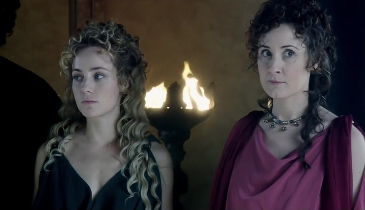 Ángela Cremonte and Nathalie Poza in Hispania, la leyenda (2010)