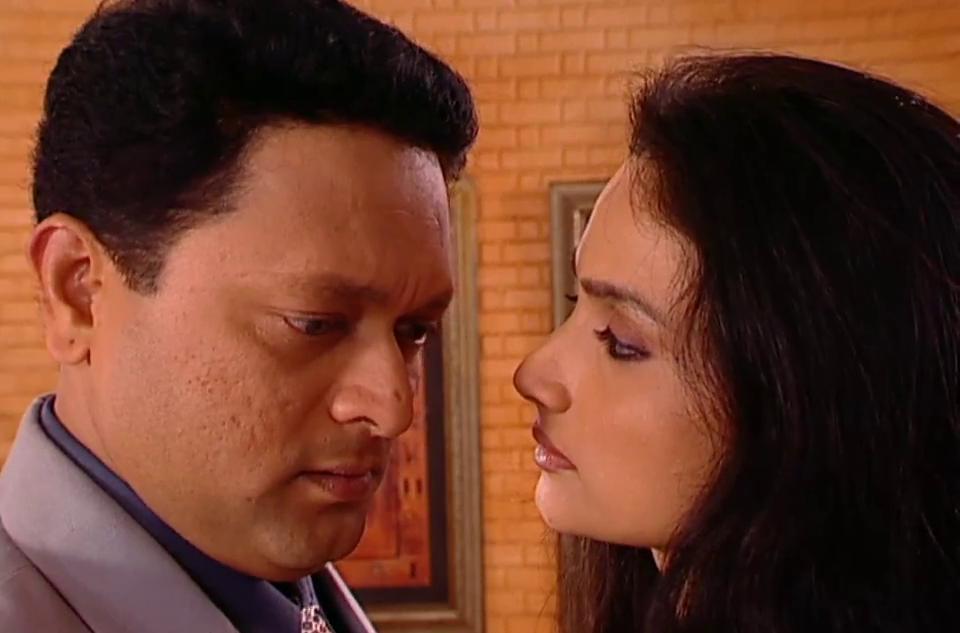 Rajeshwari Sachdev and Kiran Karmarkar in Kahaani Ghar Ghar Kii (2000)