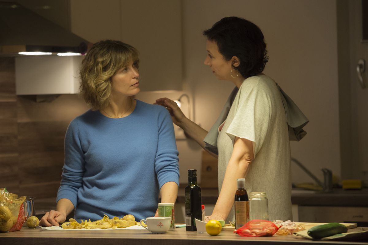 Valerie Niehaus and Ursula Strauss in Meine fremde Freundin (2017)