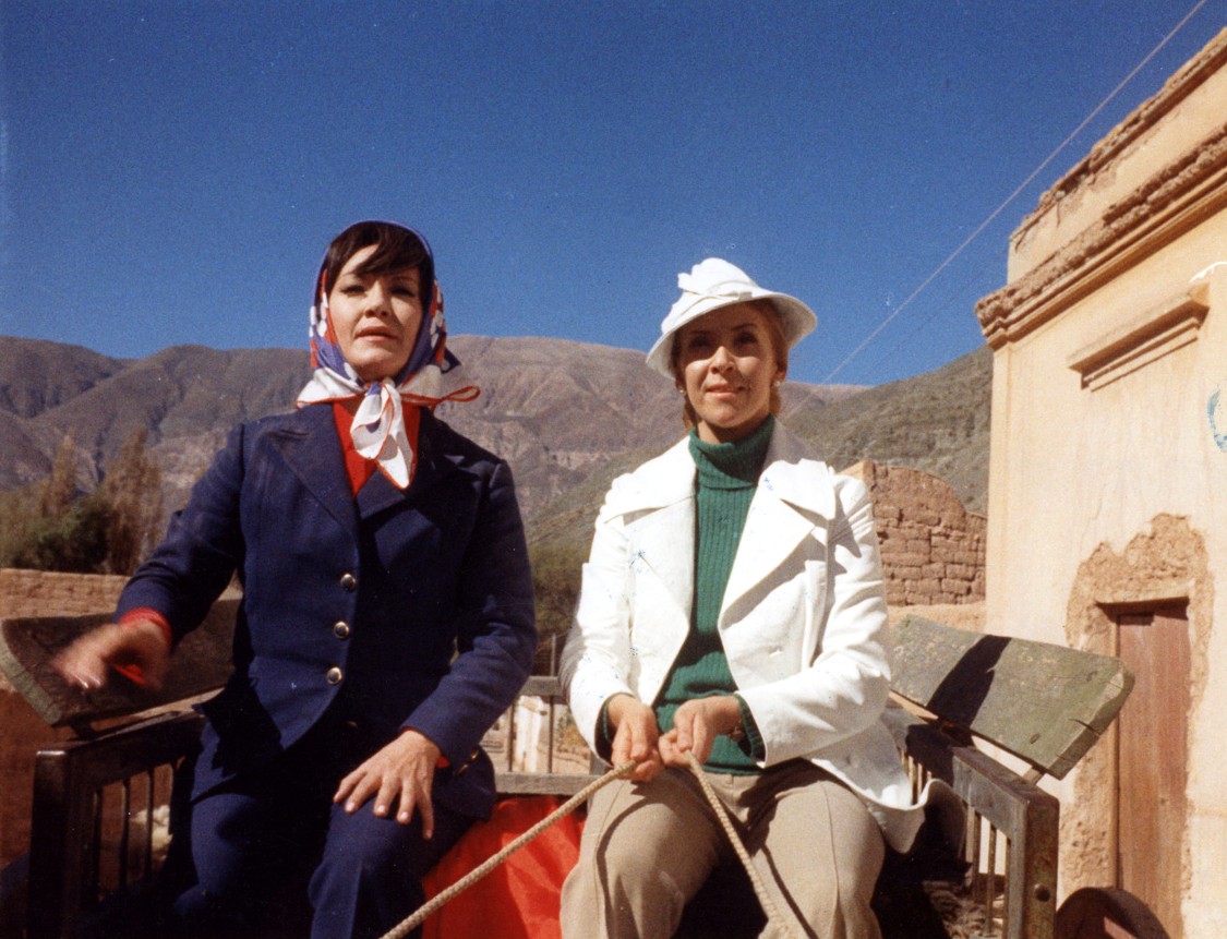 Idelma Carlo and Lolita Torres in Allá en el Norte (1973)