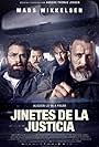 Nicolas Bro, Nikolaj Lie Kaas, and Mads Mikkelsen in Jinetes de la justicia (2020)