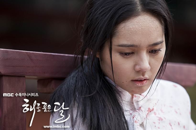 Han Ga-in in The Moon Embracing the Sun (2012)