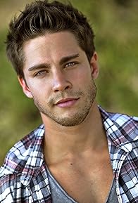 Primary photo for Dean Geyer