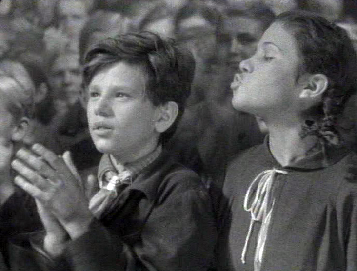 Aleksandr Putko and Mariya Vinogradova in Sibiryaki (1940)