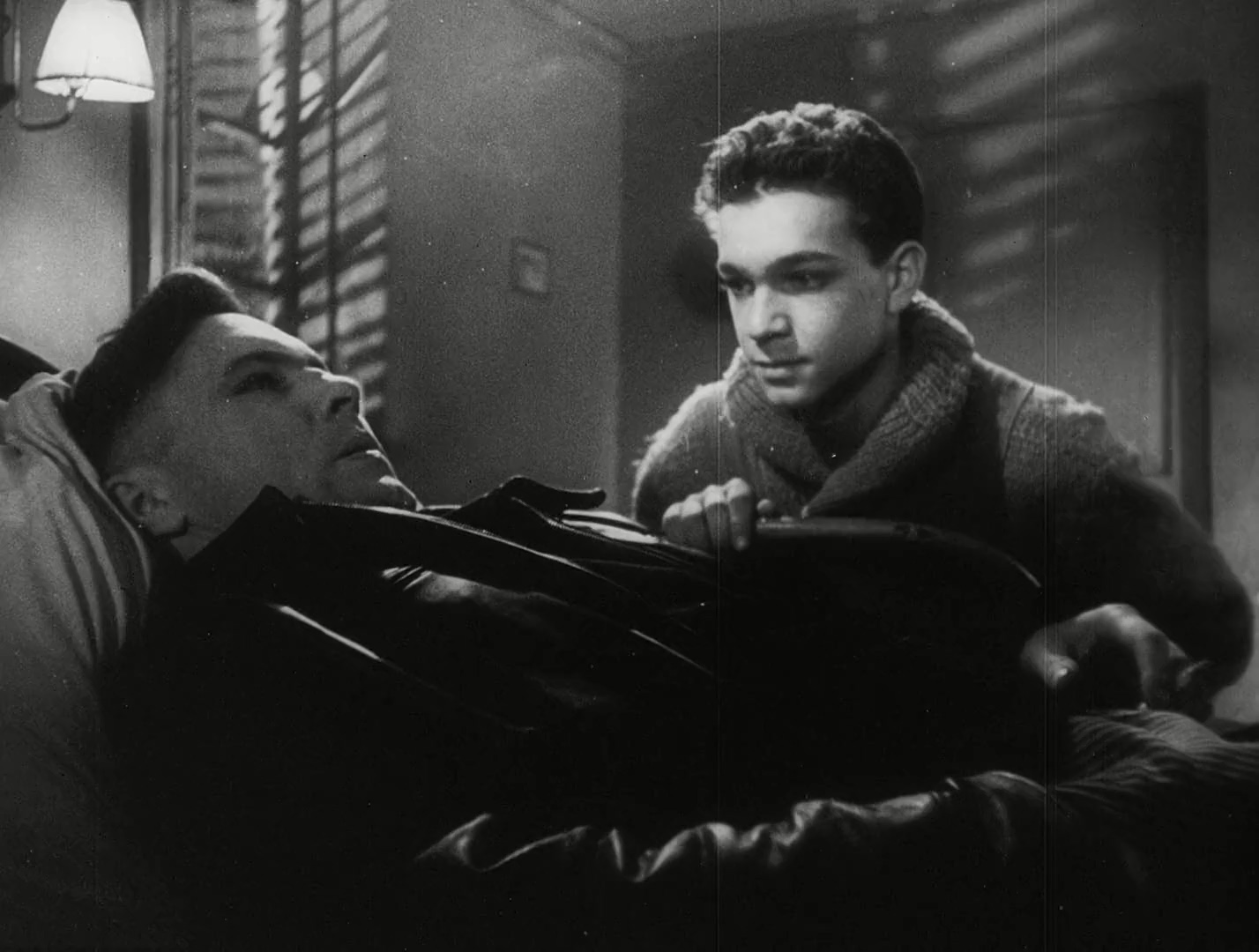 Vasiliy Shukshin and Yuliy Fayt in The Killers (1956)