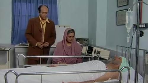 Arun Bali, Vineeta Malik, and Yatin Karyekar in Des Mein Niklla Hoga Chand (2001)