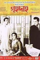 Kalipada Chakraborty, Robin Chatterjee, Savitri Chatterjee, Sarat Chandra Chattopadhyay, Padmadevi, Pradeep Kumar, Uttam Kumar, Subodh Mitra, Prasad Mukherjee, Gitali Roy, Pahadi Sanyal, Suchitra Sen, Bimal Roy Jr., and Kali Raha in Grihadaha (1967)