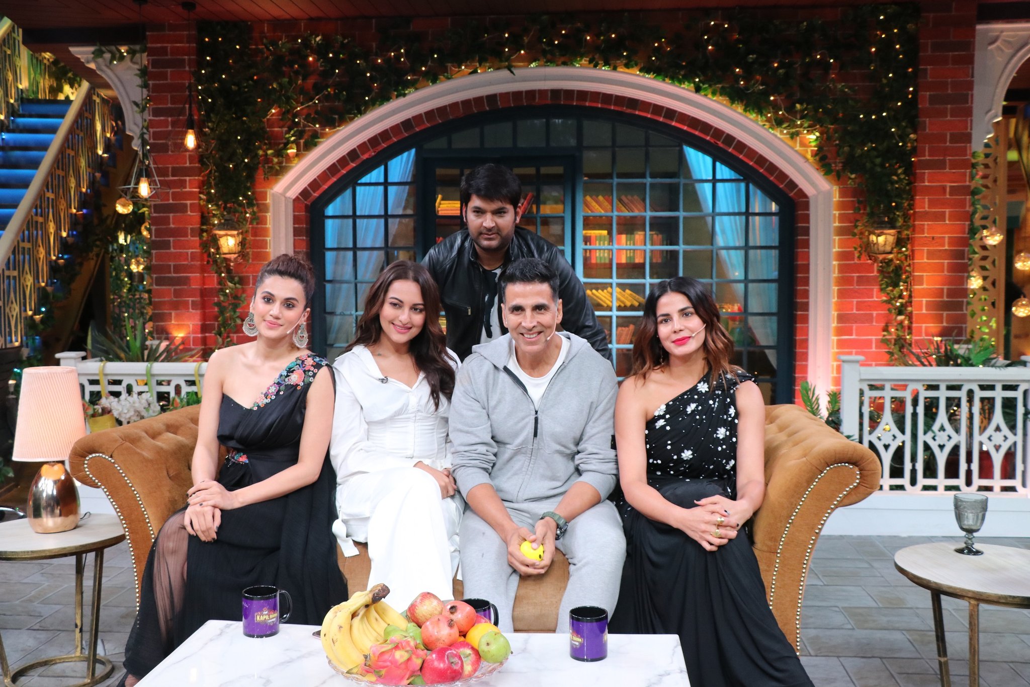 Akshay Kumar, Sonakshi Sinha, Taapsee Pannu, Kirti Kulhari, and Kapil Sharma in Team Mission Mangal (2019)