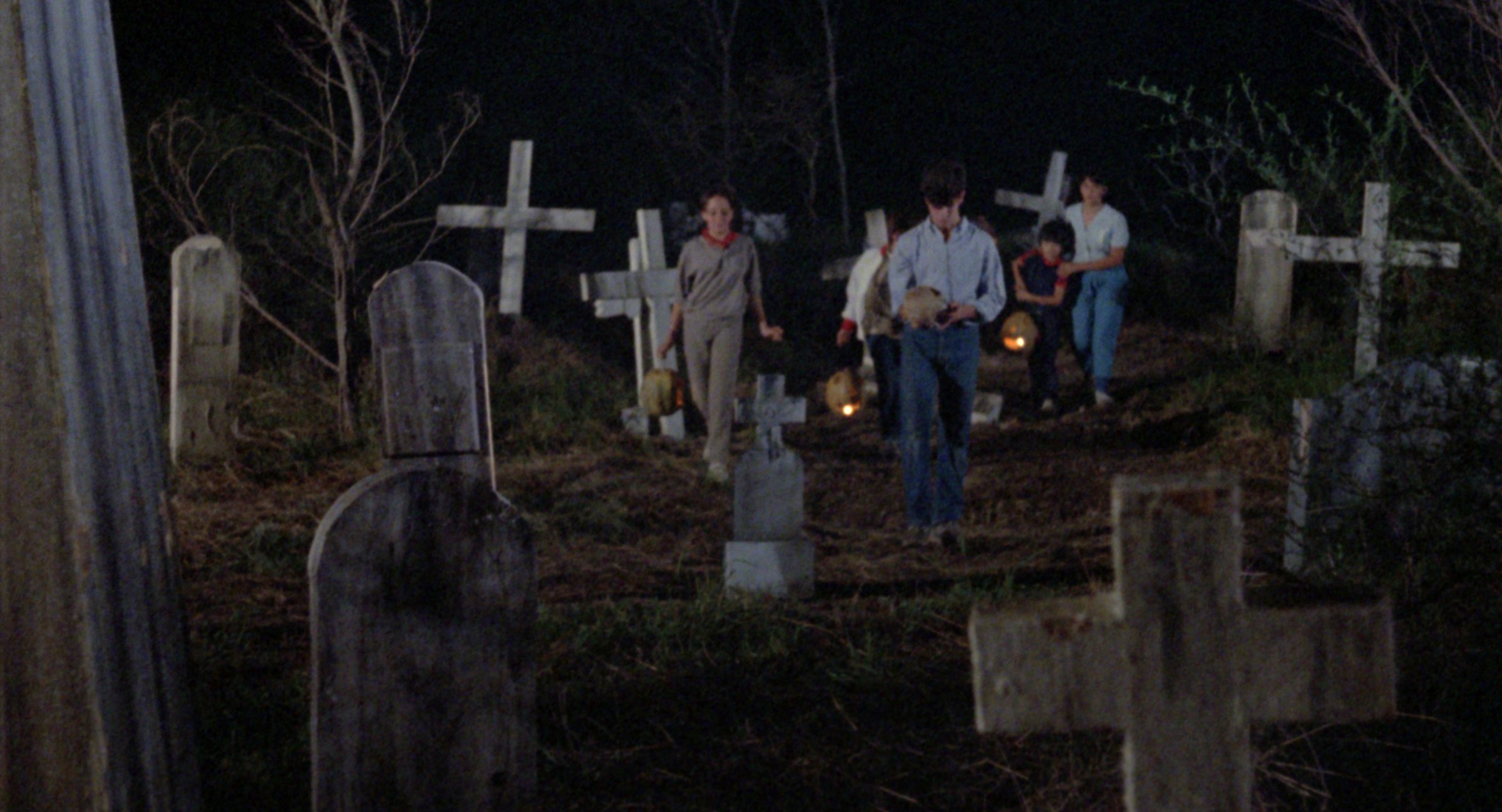 Eduardo Capetillo, María Rebeca, César Adrian Sanchez, César Velasco, and Usi Velasco in Cemetery of Terror (1985)