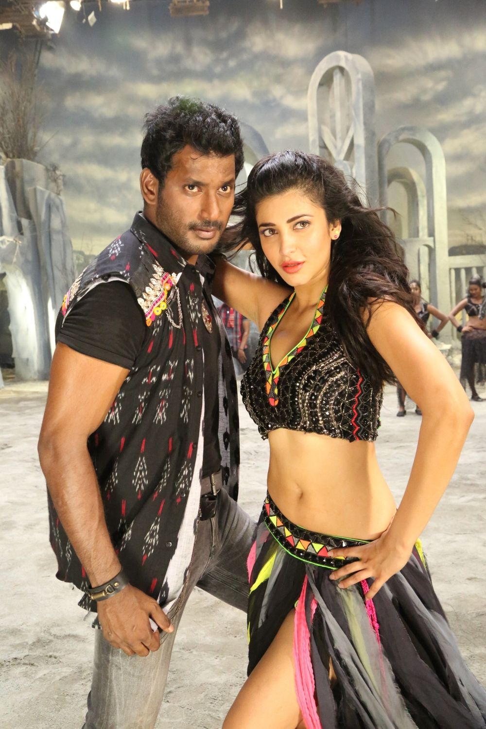 Shruti Haasan and Vishal in Poojai (2014)