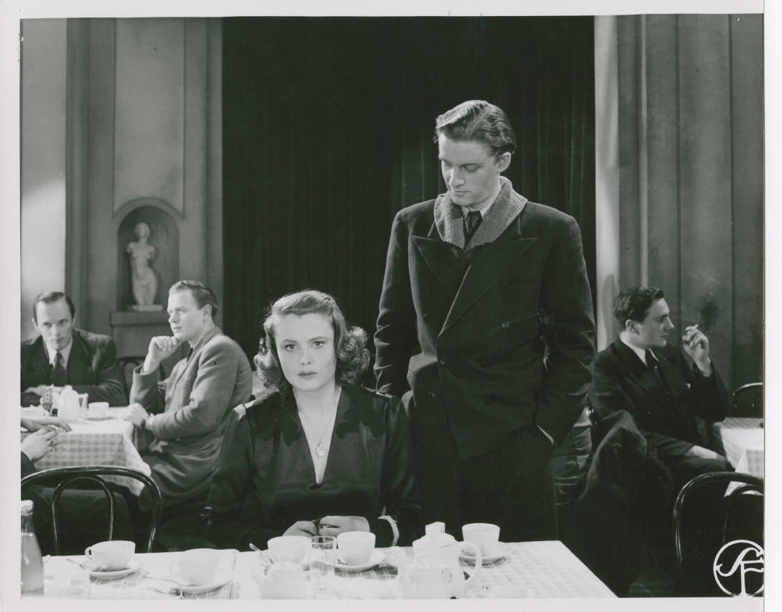 Alf Kjellin and Birgit Tengroth in Night in the Harbor (1943)