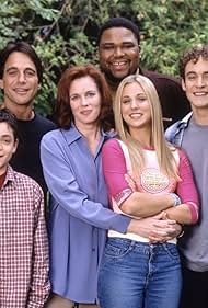 Tony Danza, Anthony Anderson, Kaley Cuoco, Colleen Flynn, Charlie Hofheimer, and Nico Zeolla in Homewood P.I. (2000)