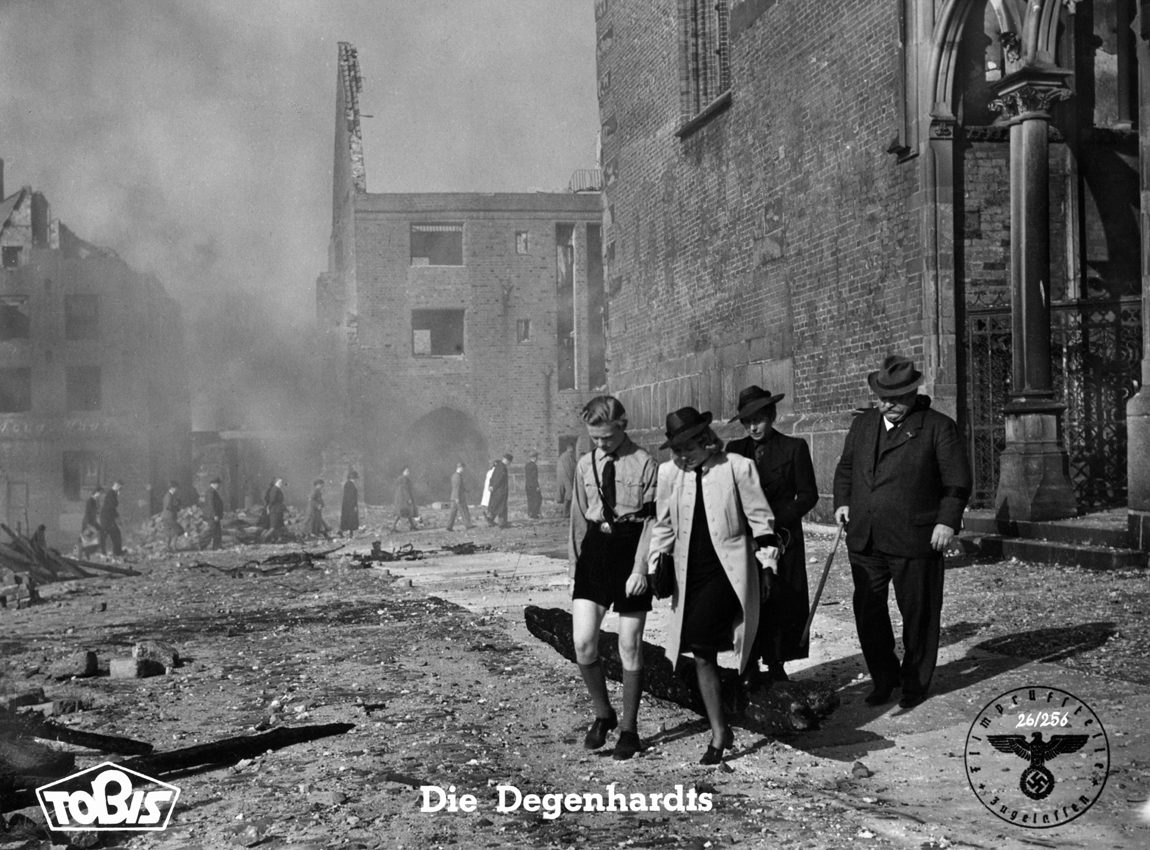 Heinrich George, Gunnar Möller, Ilse Petri, and Renée Stobrawa in Die Degenhardts (1944)