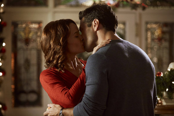 Scottie Thompson and Ryan Paevey in Hope at Christmas (2018)