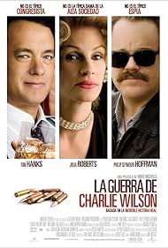 Tom Hanks, Julia Roberts, and Philip Seymour Hoffman in La guerra de Charlie Wilson (2007)