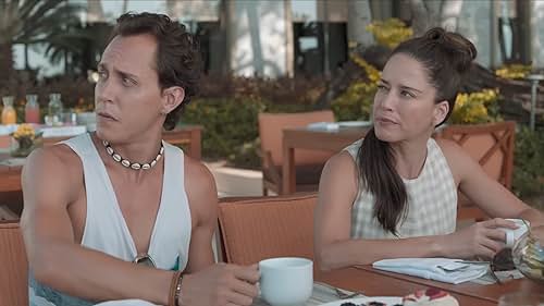 In 2012, Charly leaves Nicolás minutes before getting married. Ten years later, fate brings them together again at a wedding. After several days of partying, the threat of a hurricane will bring them face to face again, to discover that the love story between Nico and Charly is not over yet.