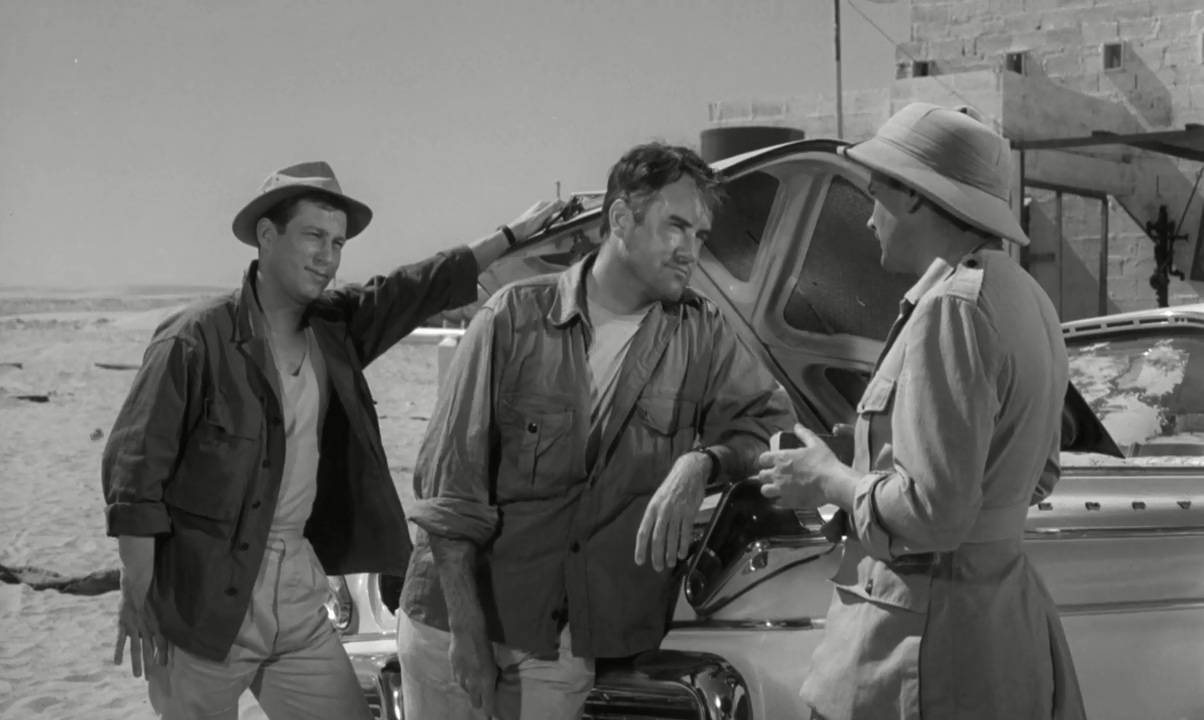 Ian Bannen, Denholm Elliott, and Hansjörg Felmy in Station Six Sahara (1963)