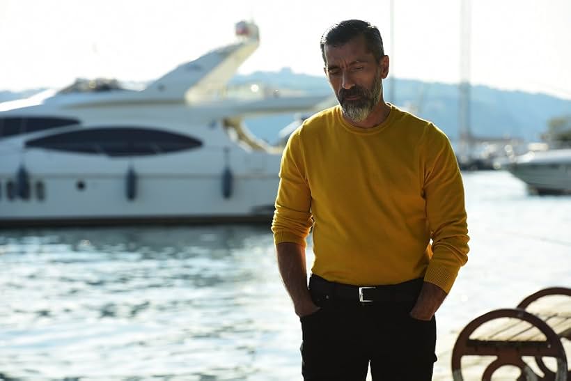 Erdal Yildiz in Uzun Sürmüs Bir Gecenin Sonu (2019)