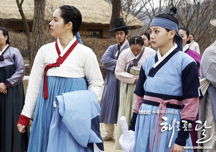 Han Ga-in and Yoon Seung-ah in The Moon Embracing the Sun (2012)