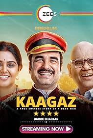 Satish Kaushik, Pankaj Tripathi, and Monal Gajjar in Kaagaz (2021)