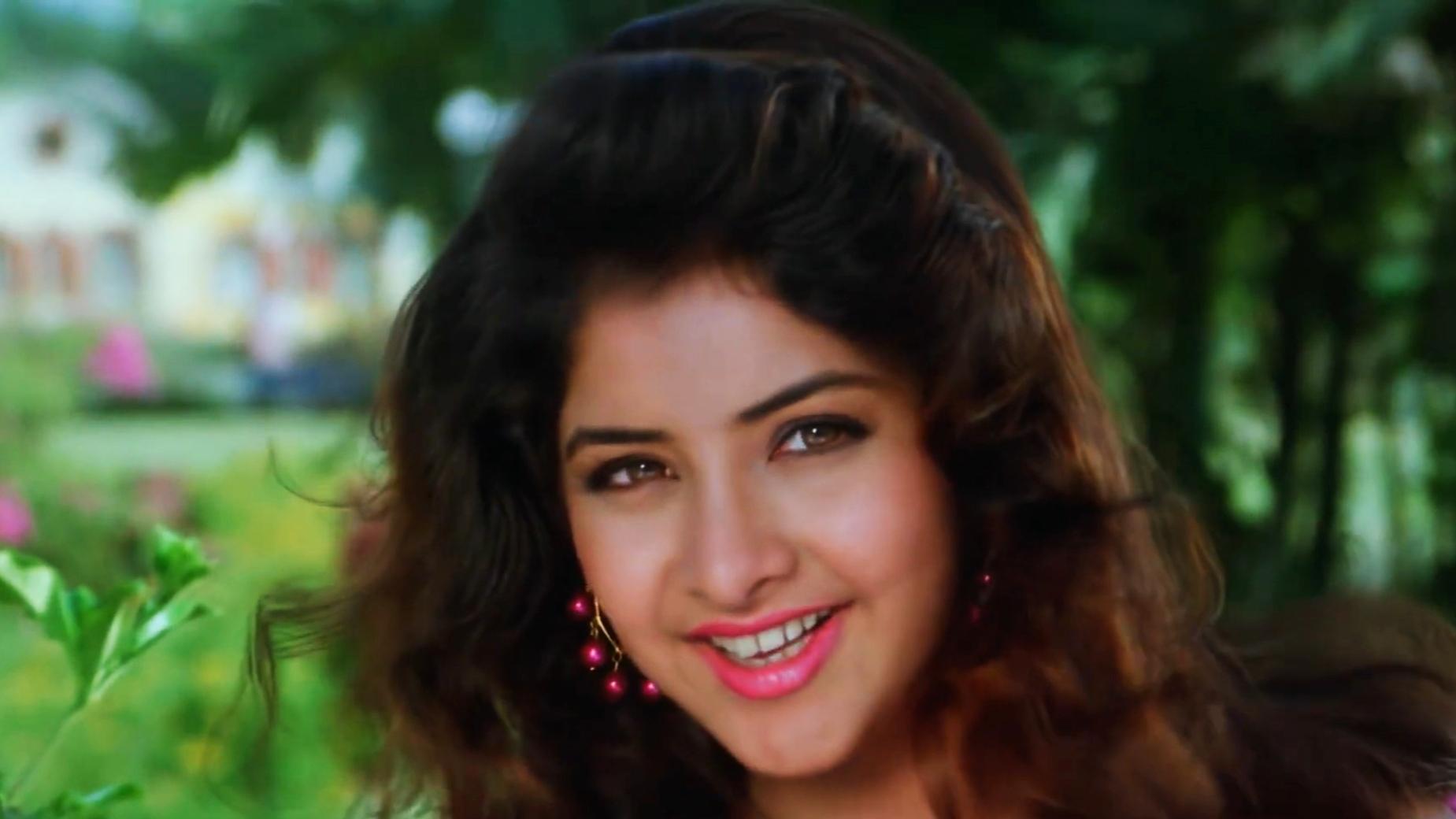 Divya Bharti in Dil Aashna Hai (...The Heart Knows) (1992)