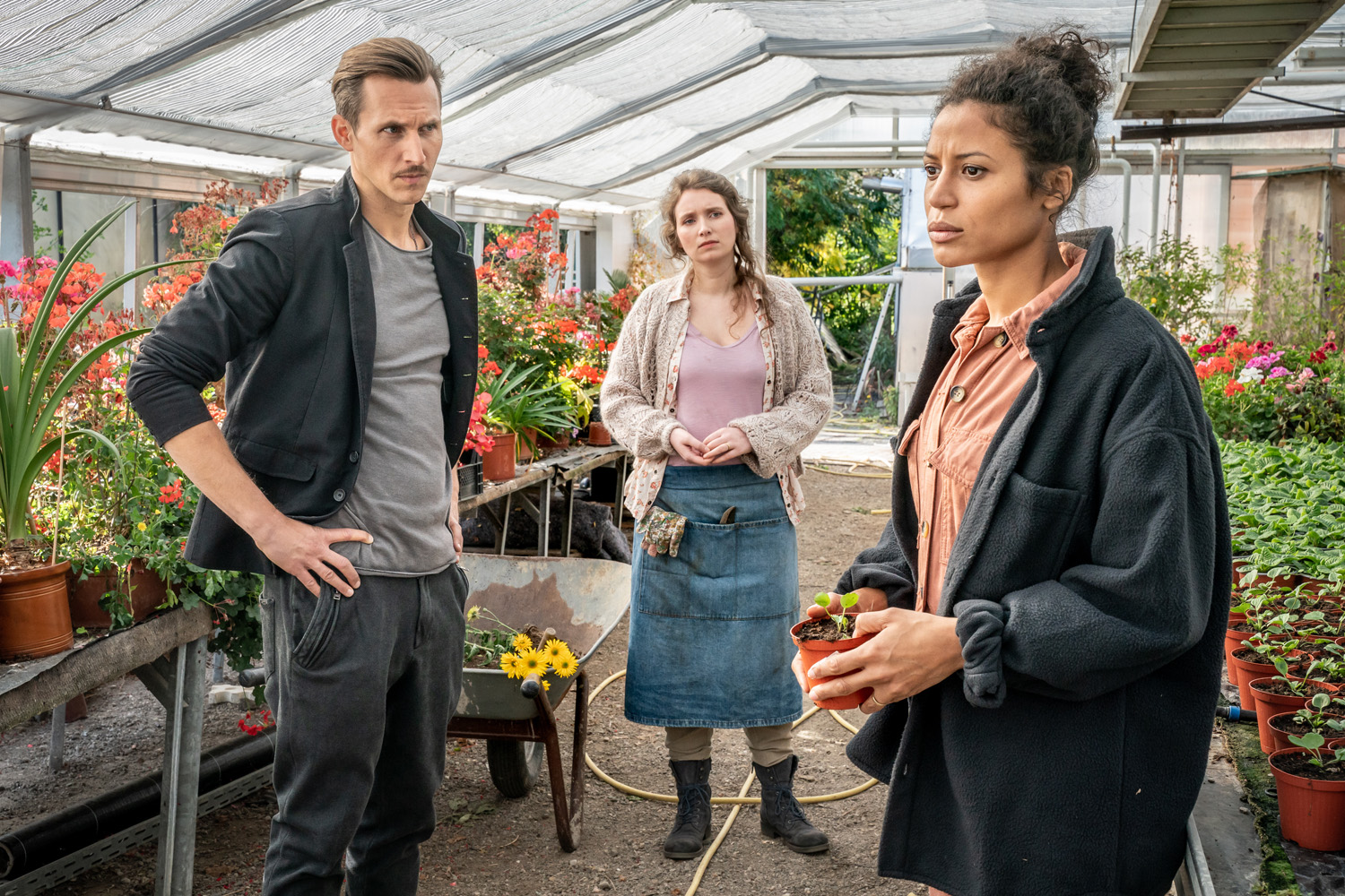 Davina Donaldson, Johannes Hendrik Langer, and Constanze Wächter in Mord im Warenkorb (2023)