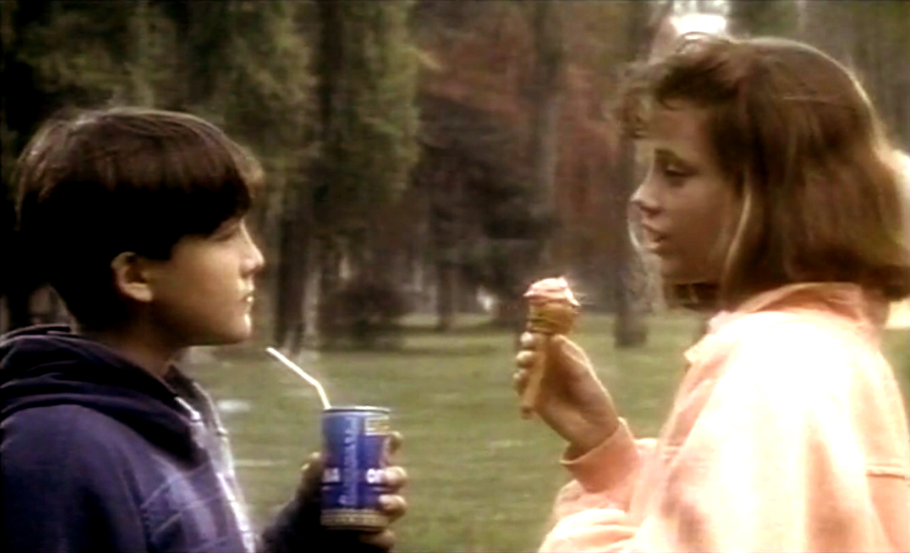 Colin Bethisky and Julie de Laveaucoupet in Ice-cream et châtiment (1990)