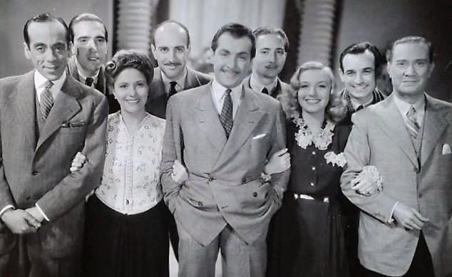 Armando Calvo, José María Castellví, Fernando Freyre de Andrade, Guadalupe Muñoz Sampedro, Alberto Romea, and Luchy Soto in El hombre que las enamora (1944)