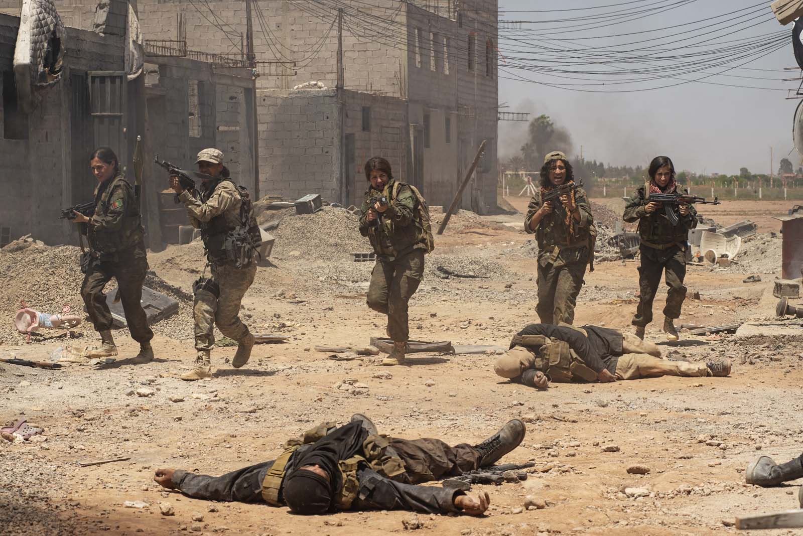 Amira Casar, Esther Garrel, Nanna Blondell, Camélia Jordana, and Dilan Gwyn in Sisters in Arms (2019)