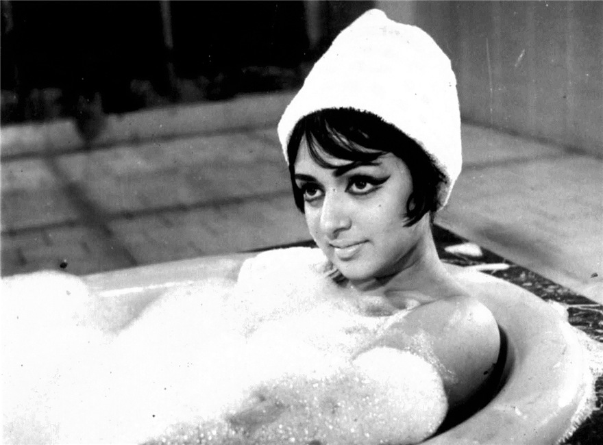 Hema Malini in Abhinetri (1970)