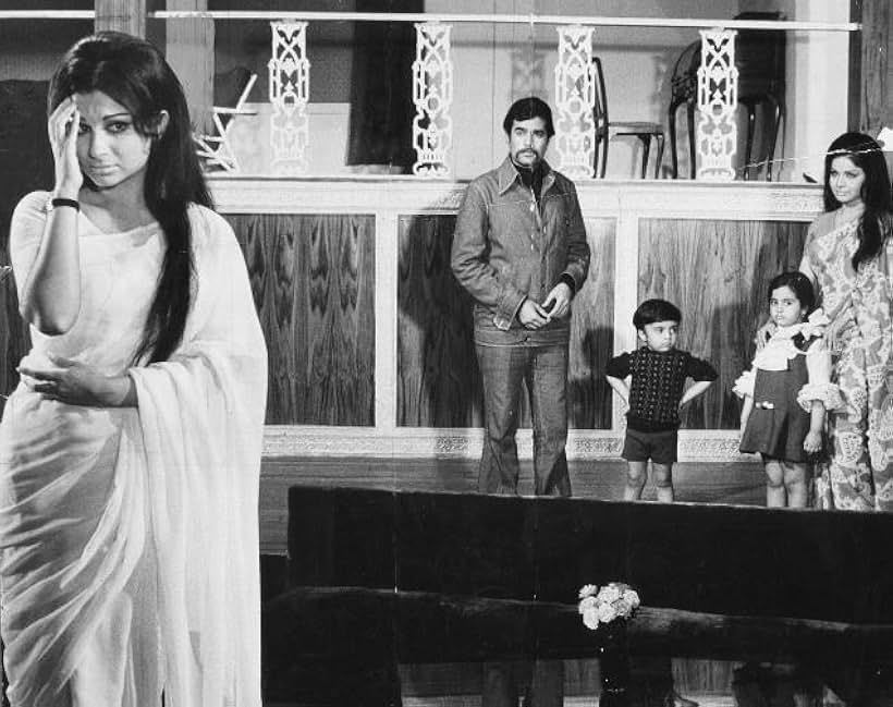 Rajesh Khanna, Rakhee Gulzar, Raju Shrestha, Sharmila Tagore, and Baby Pinky in Daag: A Poem of Love (1973)